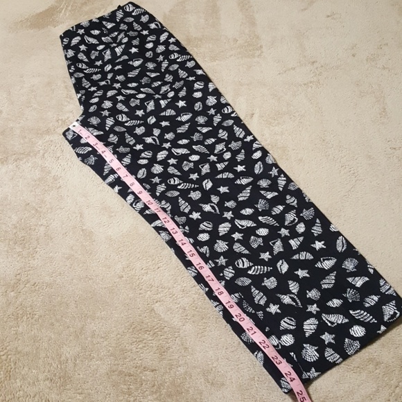 Bamboo Traders Shell Motif Ankle/Cropped Pants. 10 - Picture 5 of 8